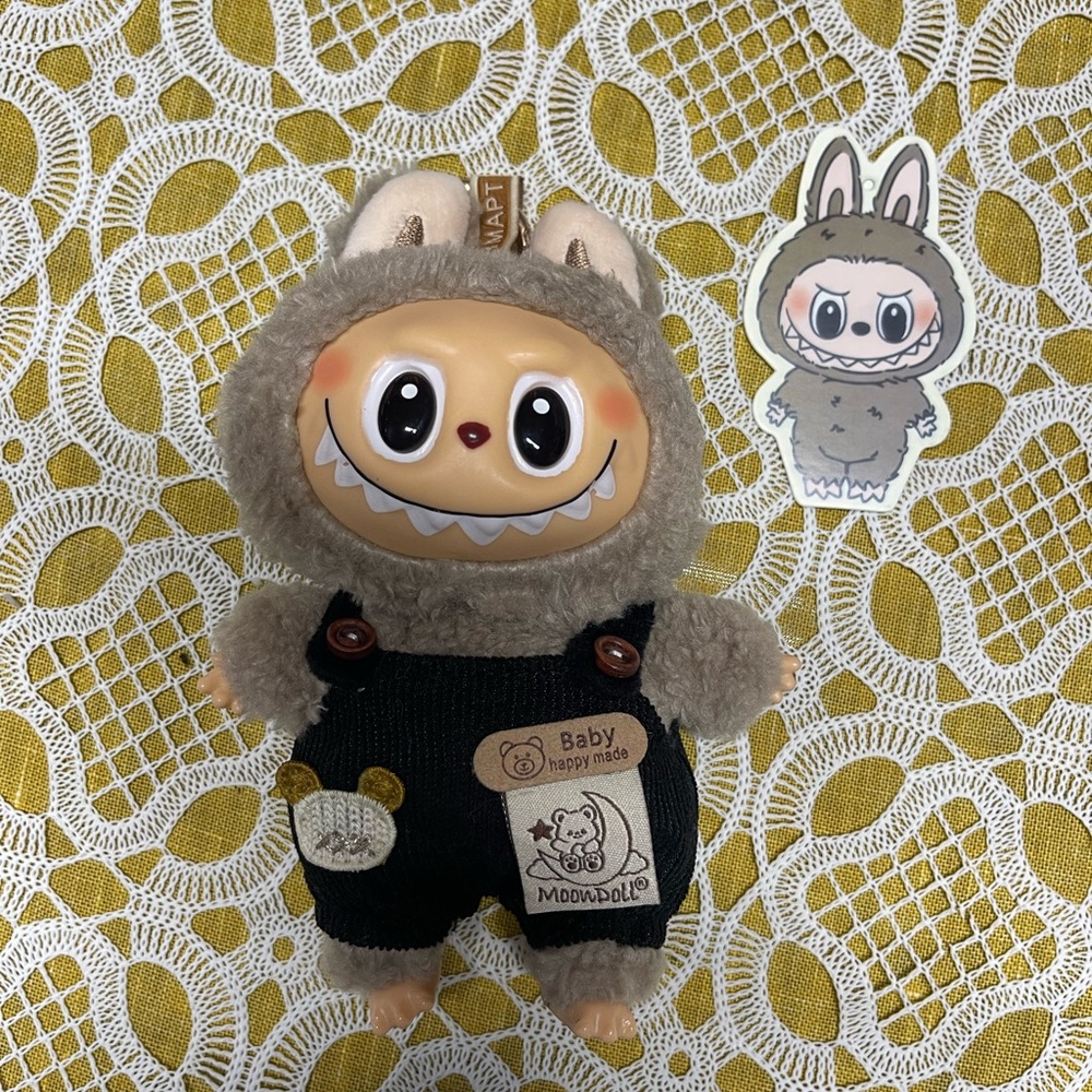 Open toffee with clothes